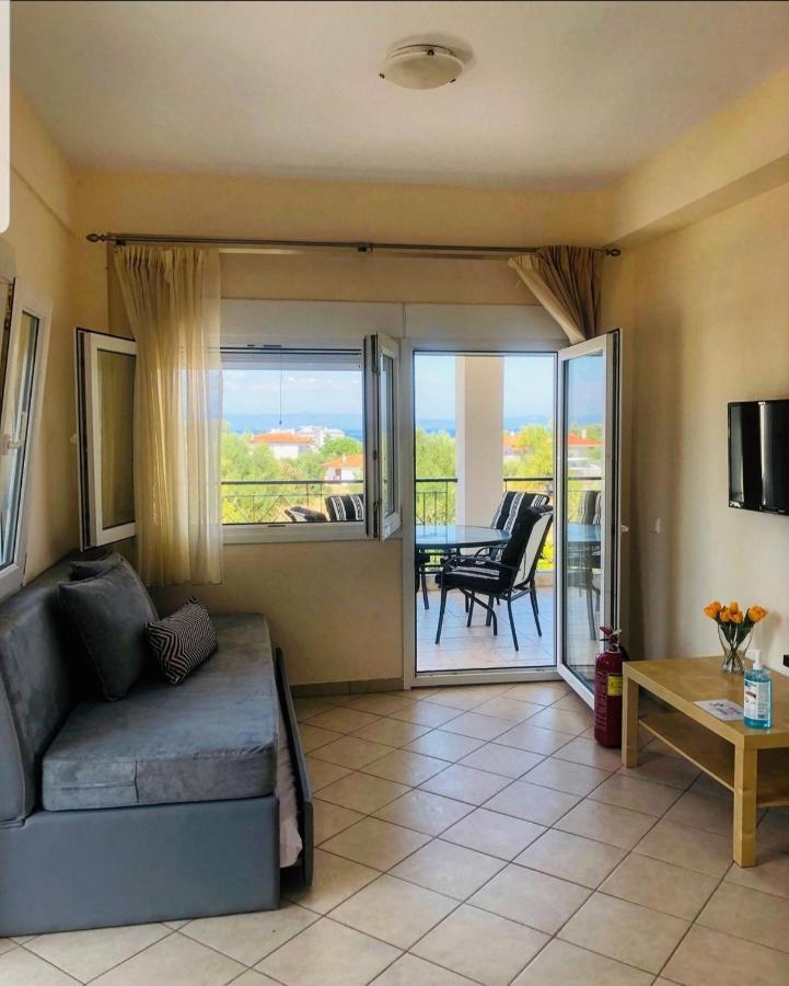 Deres Apartments Hanioti Eksteriør billede