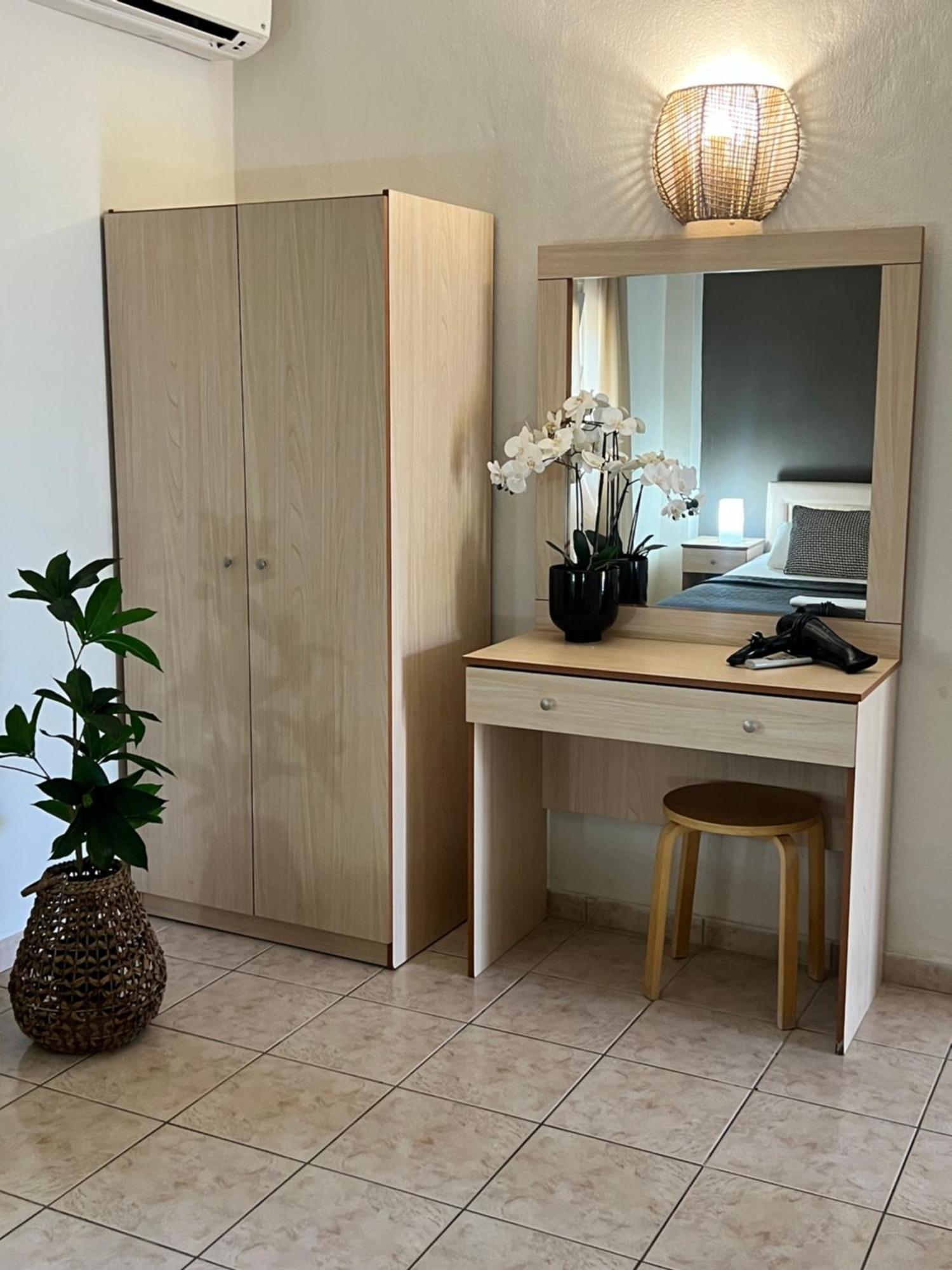 Deres Apartments Hanioti Eksteriør billede