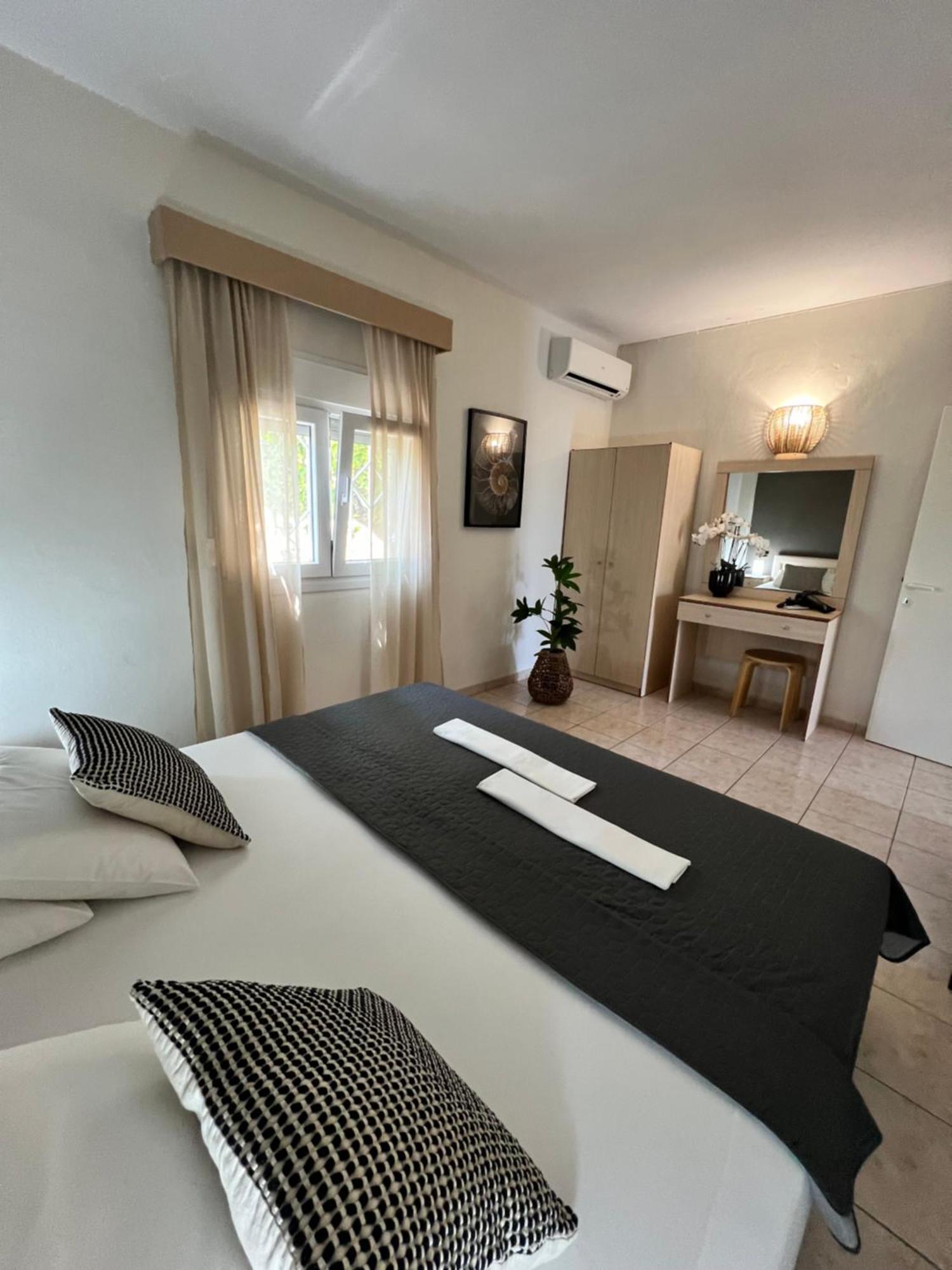 Deres Apartments Hanioti Eksteriør billede